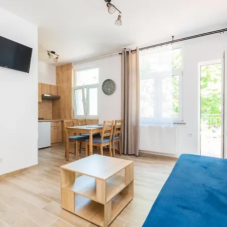 Relaks アパート *